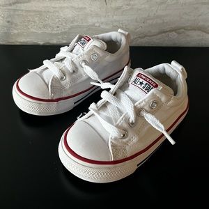 Converse Toddler Low Top Shoe in White Size 7